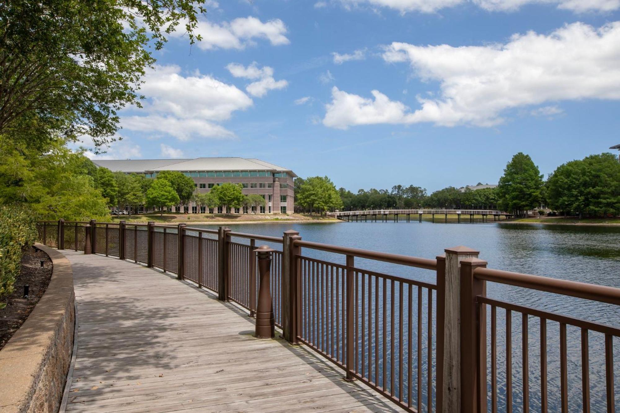 Hotel Indigo Jacksonville-Deerwood Park By Ihg Exteriör bild